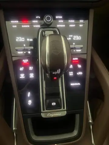 Porsche Cayenne view 12