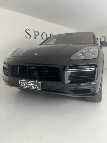 Porsche Cayenne view 3