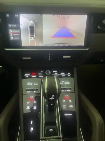 Porsche Cayenne view 10