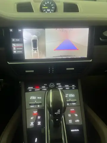 Porsche Cayenne view 11