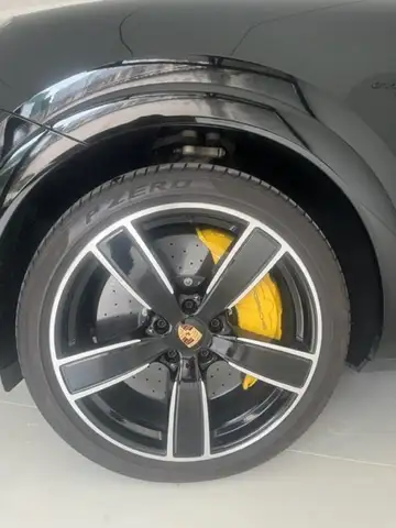 Porsche Cayenne view 9