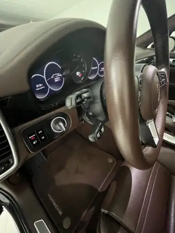 Porsche Cayenne view 15