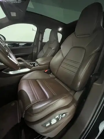 Porsche Cayenne view 13