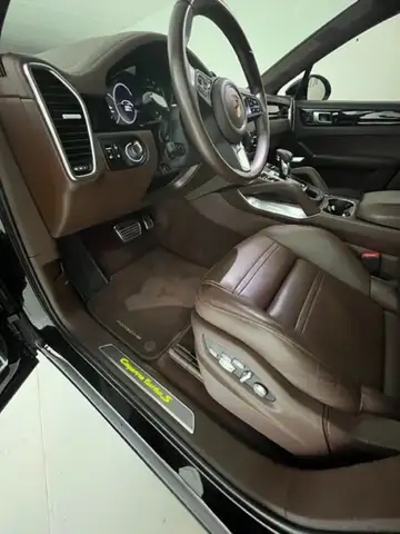 Porsche Cayenne view 14