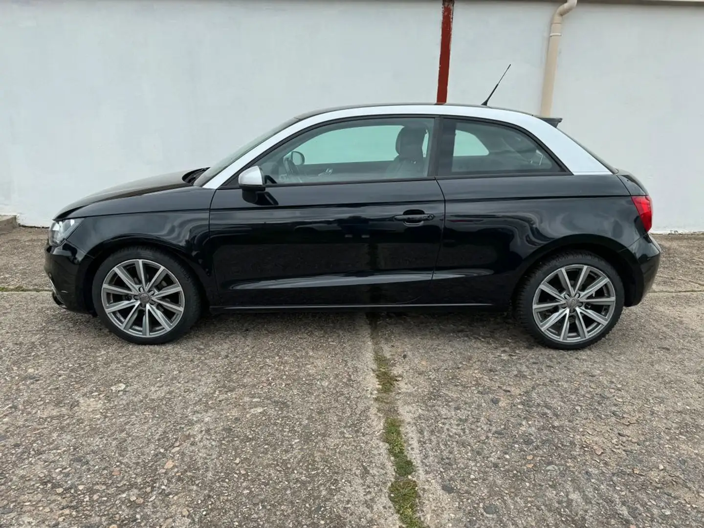 Audi A1 1.2 TFSI 86ch AMBITION LUXE Negro - 2