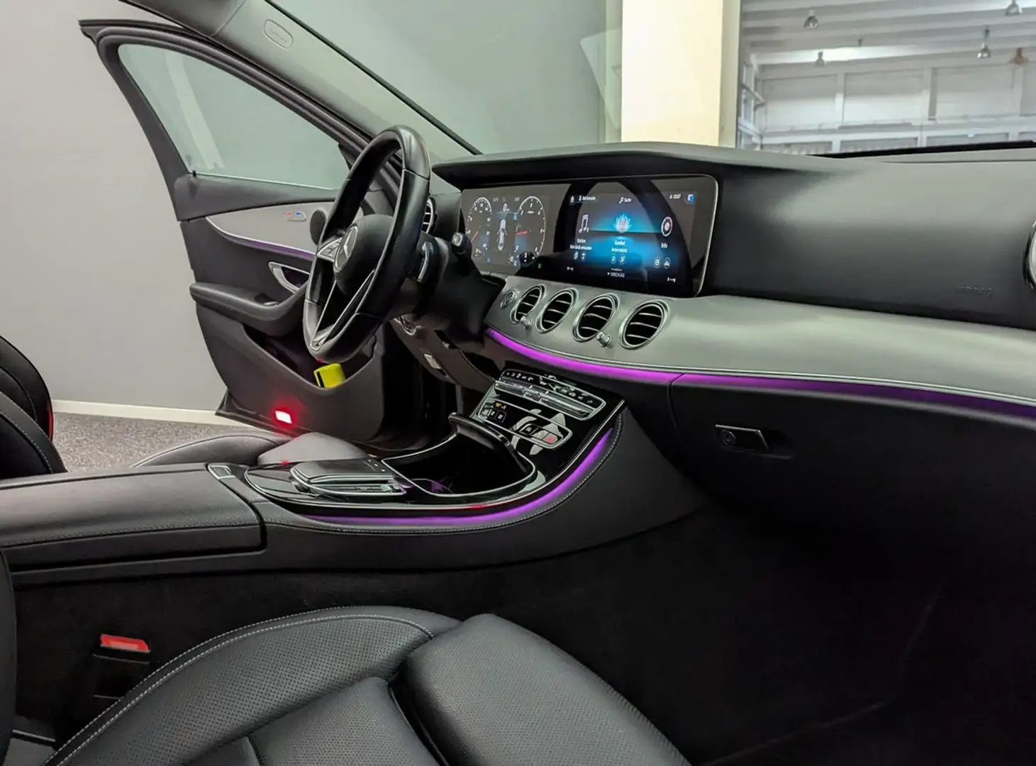 Mercedes-Benz E 220 E 220d AVANTGARDE 4MATIC 9G-TRONIC Schwarz - 2