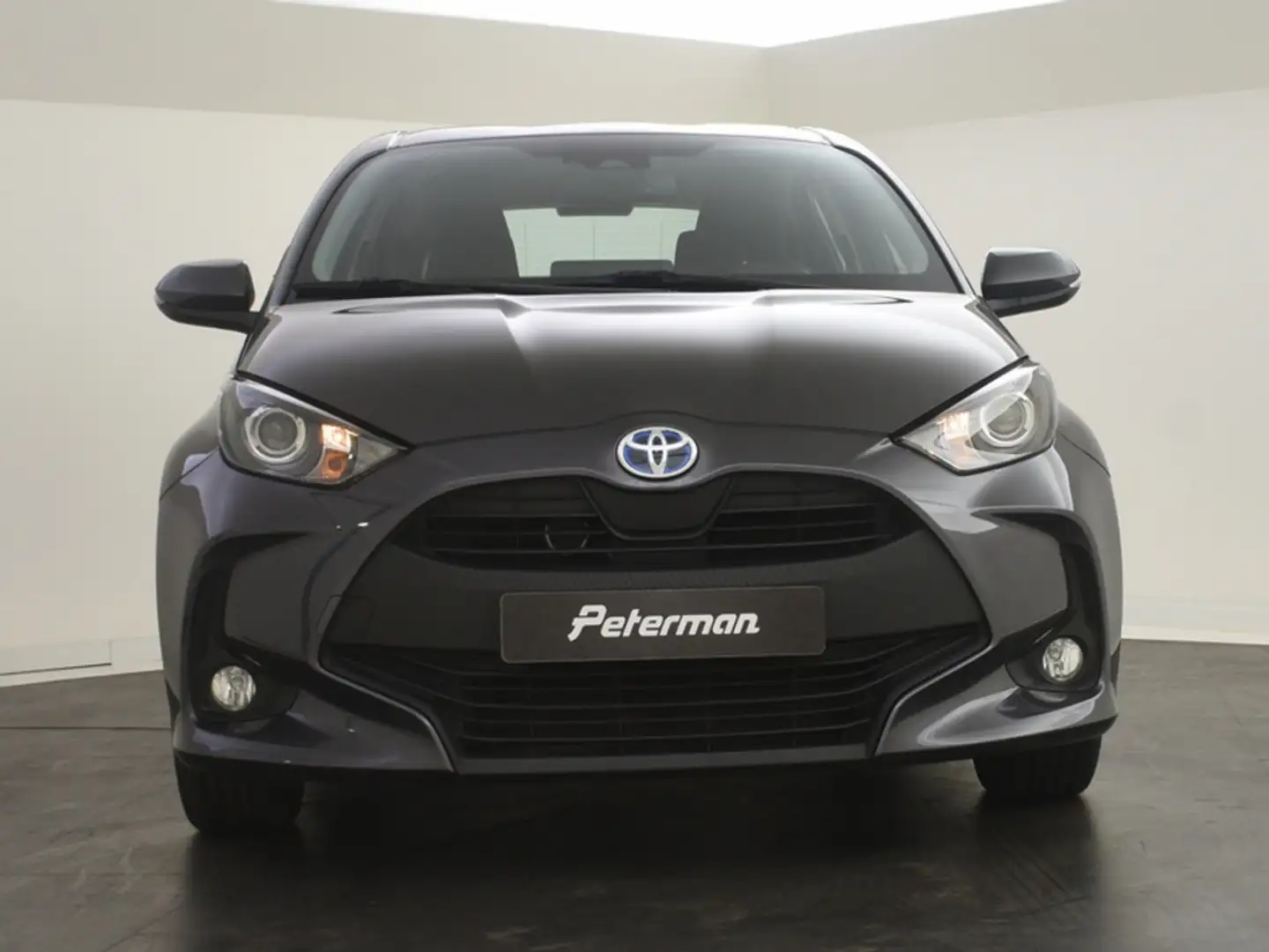 Toyota Yaris 1.5 Hybrid Dynamic Limited Grijs - 2