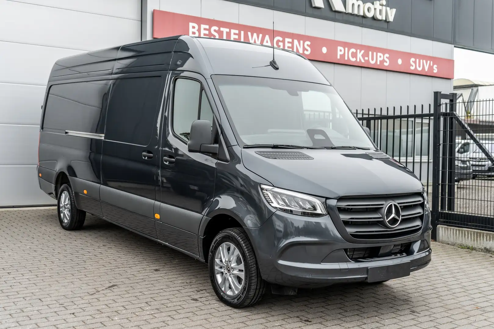 Mercedes-Benz Sprinter 319 L3H2 - Navigatie / Adaptive cc - 53.500ex Grijs - 1