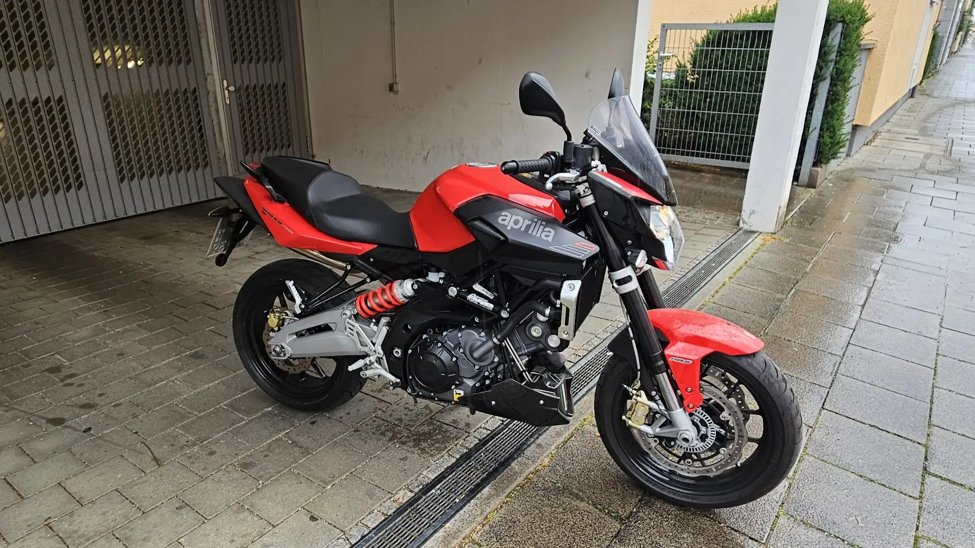 Aprilia Shiver 750 Rot - 2