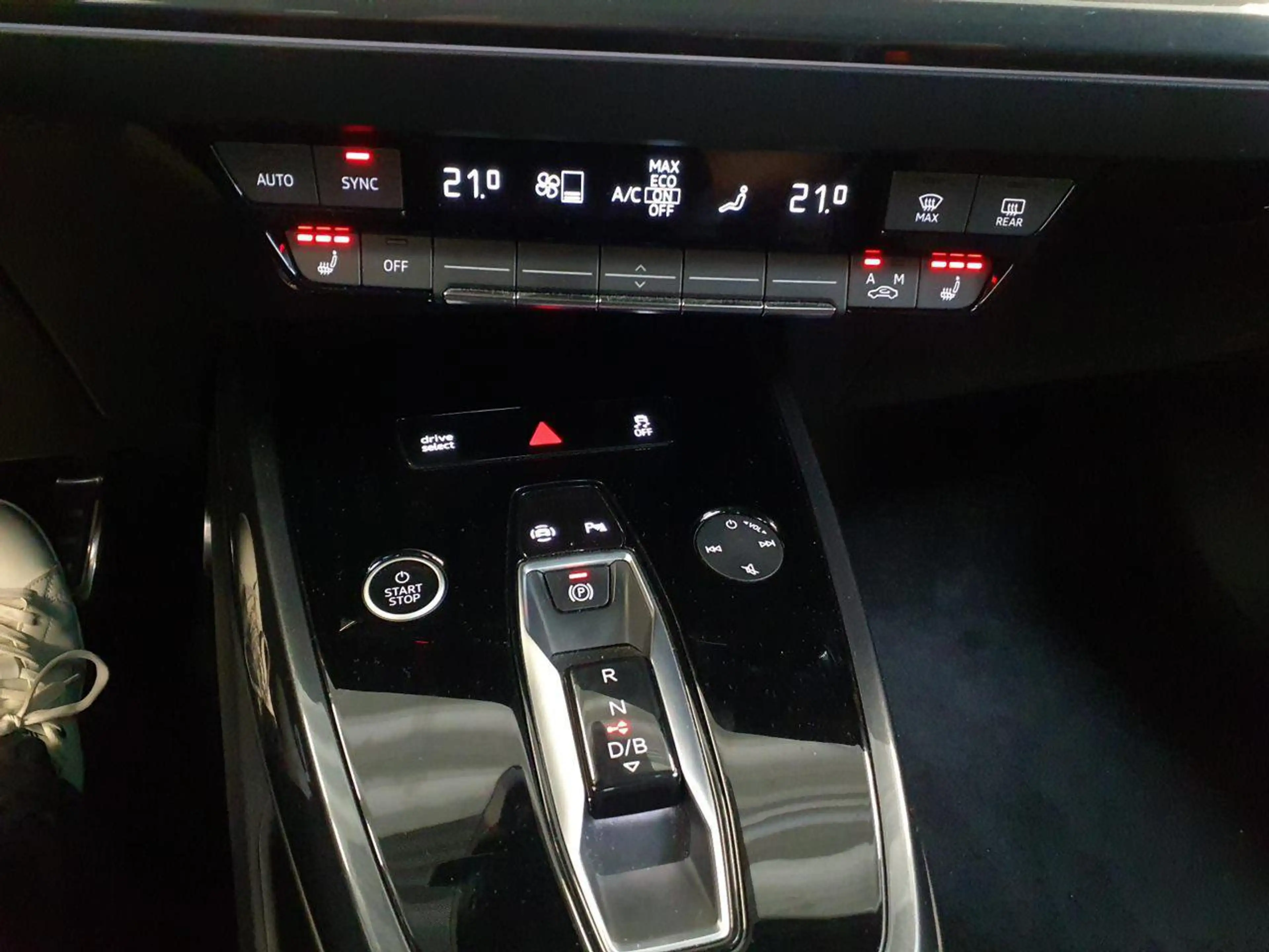 Audi Q4 e-tron Sportback e-tron S line 50 AHK Pano Keyless — photo 6