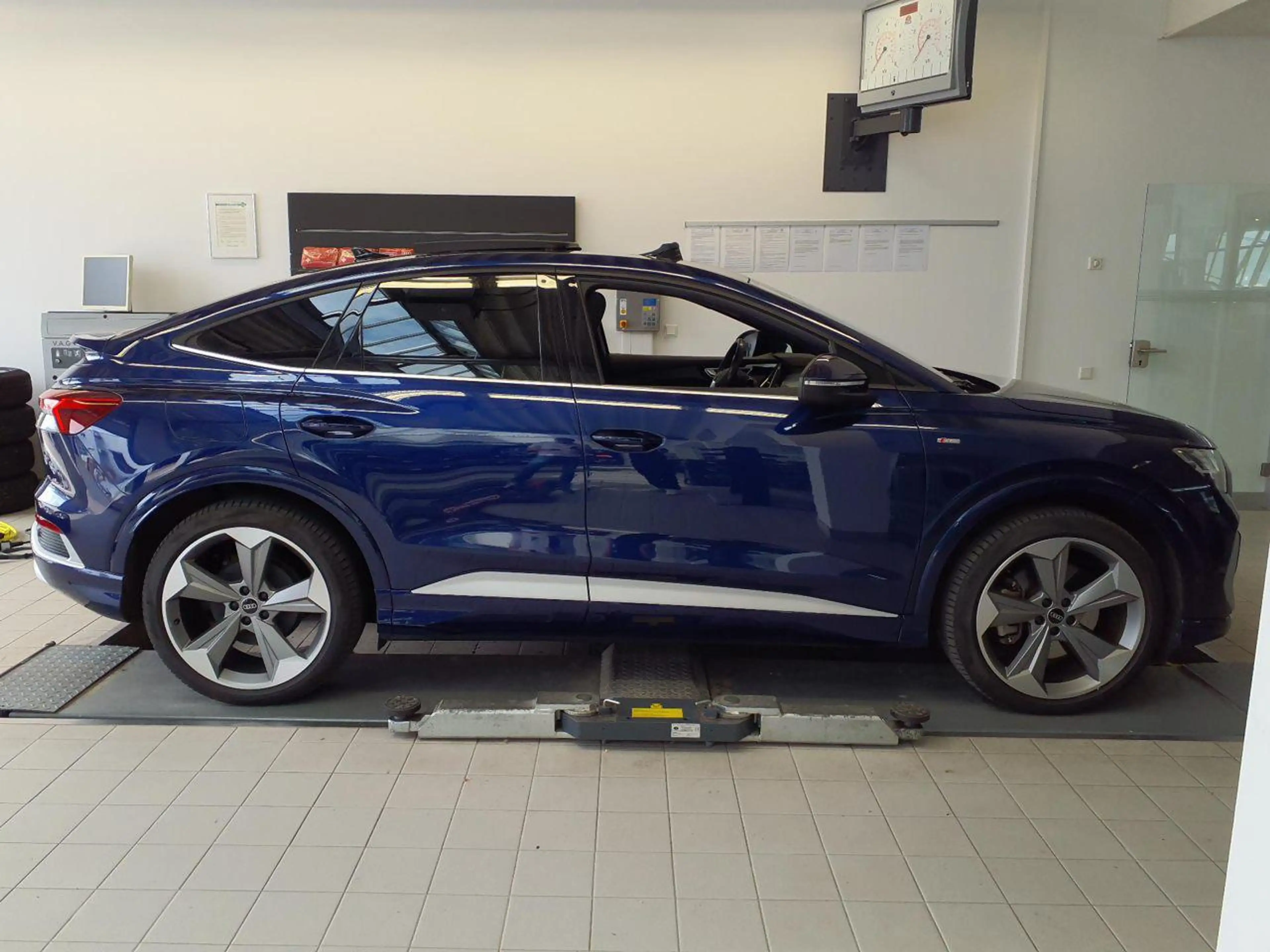 Audi Q4 e-tron Sportback e-tron S line 50 AHK Pano Keyless — photo 4