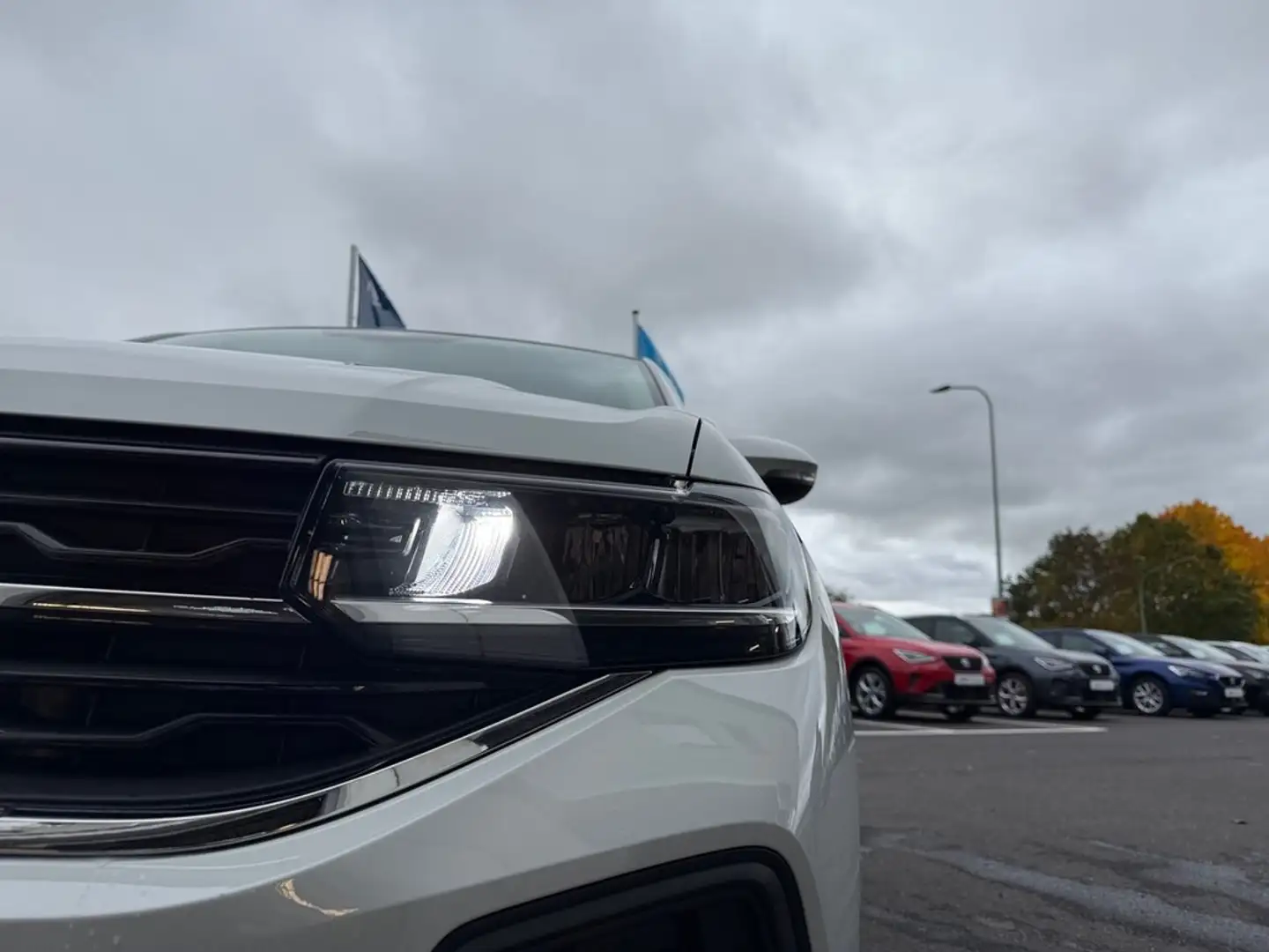 Volkswagen T-Cross 1.0 l TSI Weiß - 2