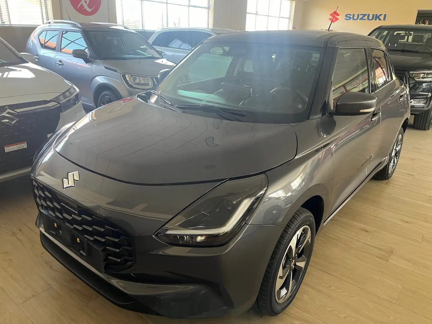 Suzuki Swift 1.2 4WD HYBRID TOP, VEICOLO NUOVO, SUZUKI DAL 1986 Grigio - 1