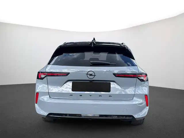 Opel Astra view 4