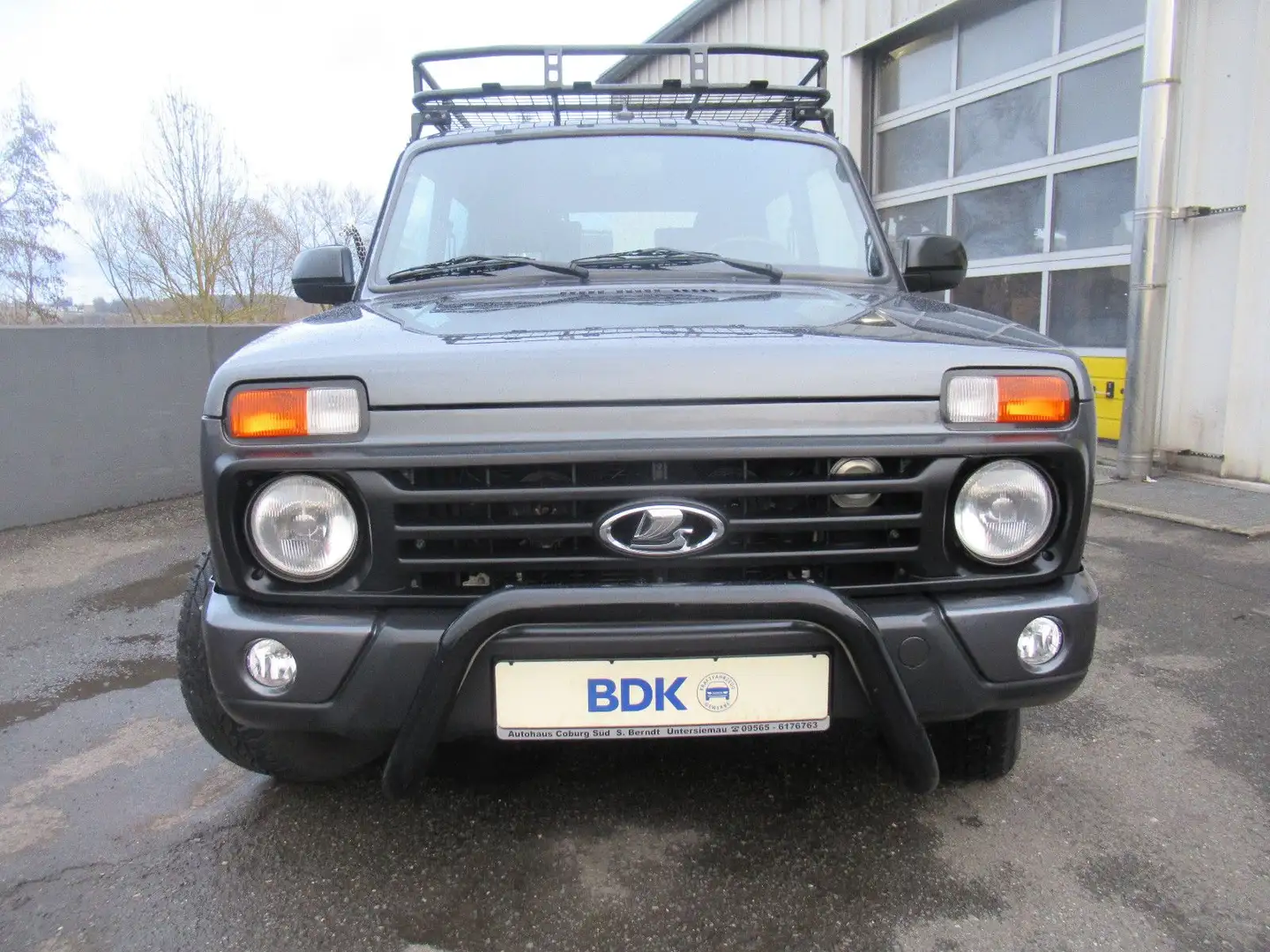 Lada Niva URBAN 4x4 KLIMA SHZG BÜGEL DOTZ AHK RADIO Grau - 2