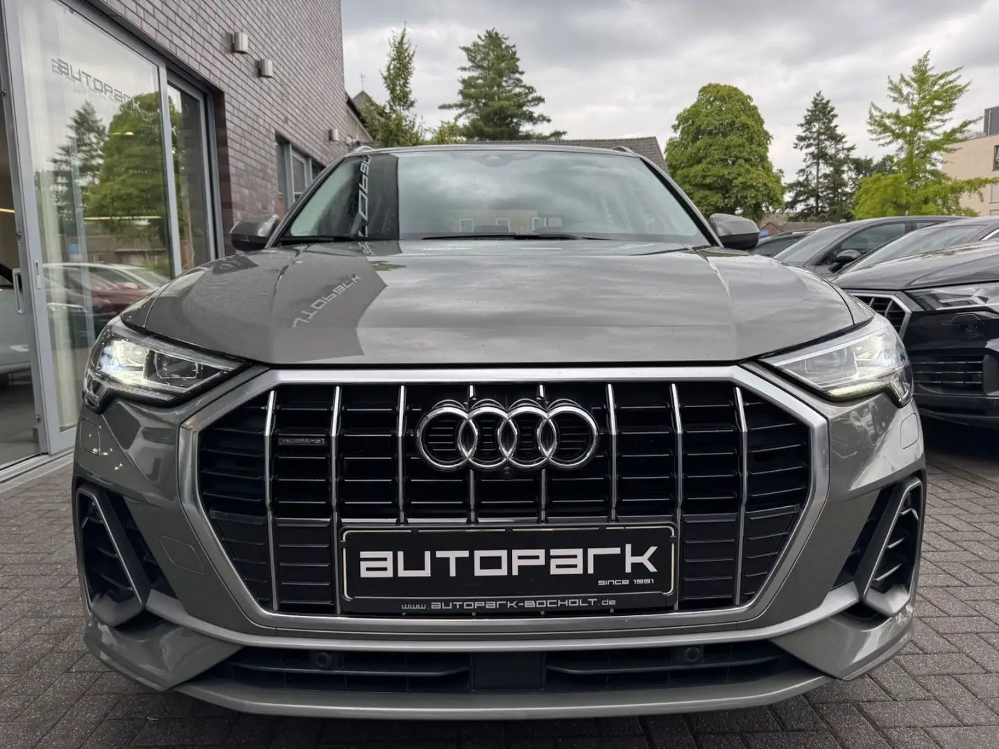 Audi Q3 40 TDI quattro S line Pano*Matrix*19*ACC*360° Grau - 2
