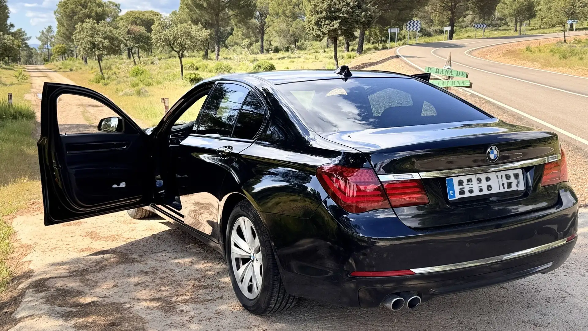 BMW 730 730dA xDrive Чорний - 2