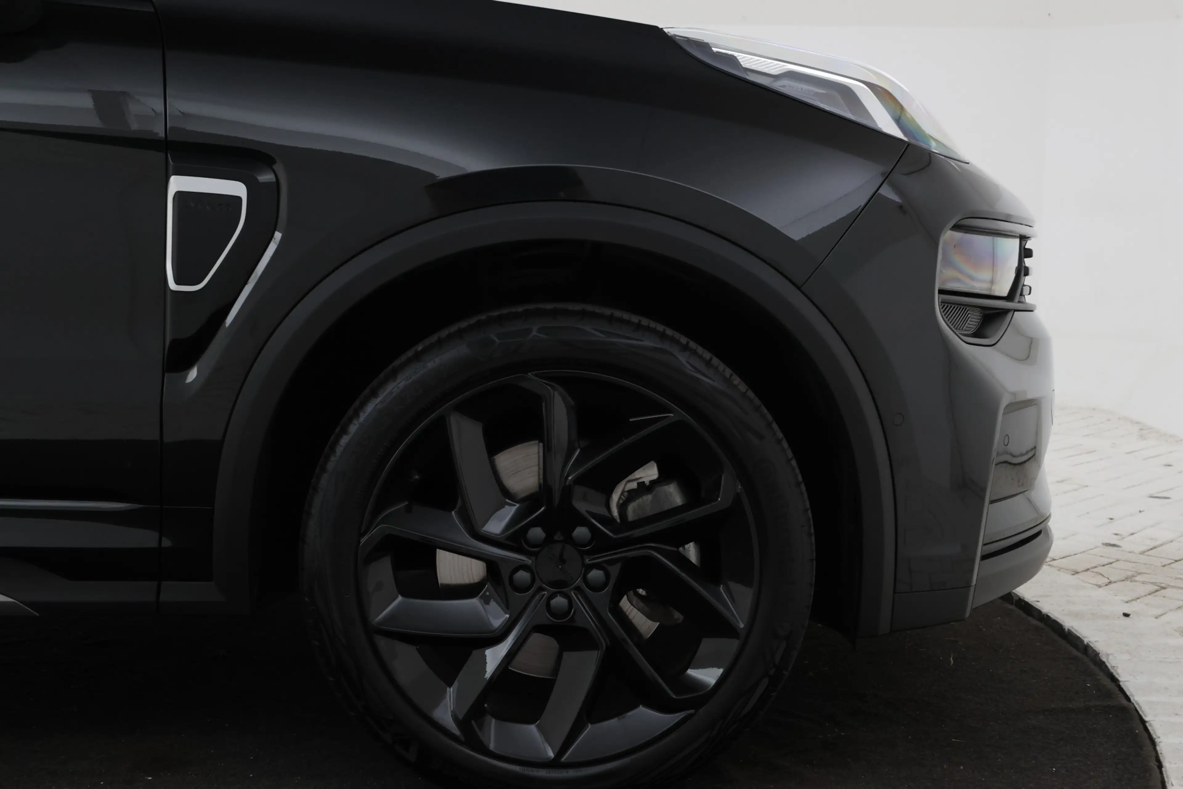 Lynk & Co 01 1.5 Full black, Panorama, Applecarplay — photo 11
