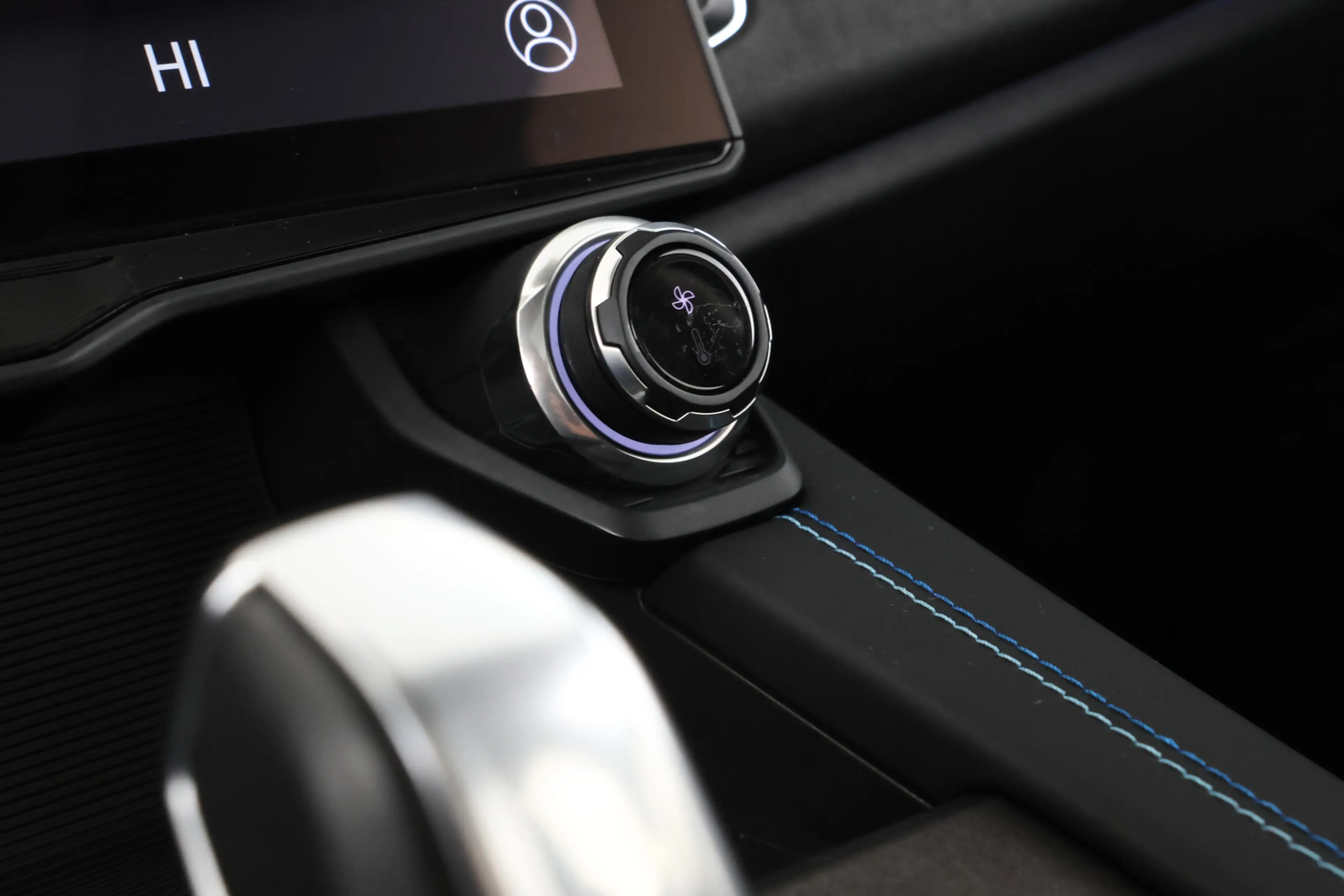 Lynk & Co 01 1.5 Full black, Panorama, Applecarplay — photo 32
