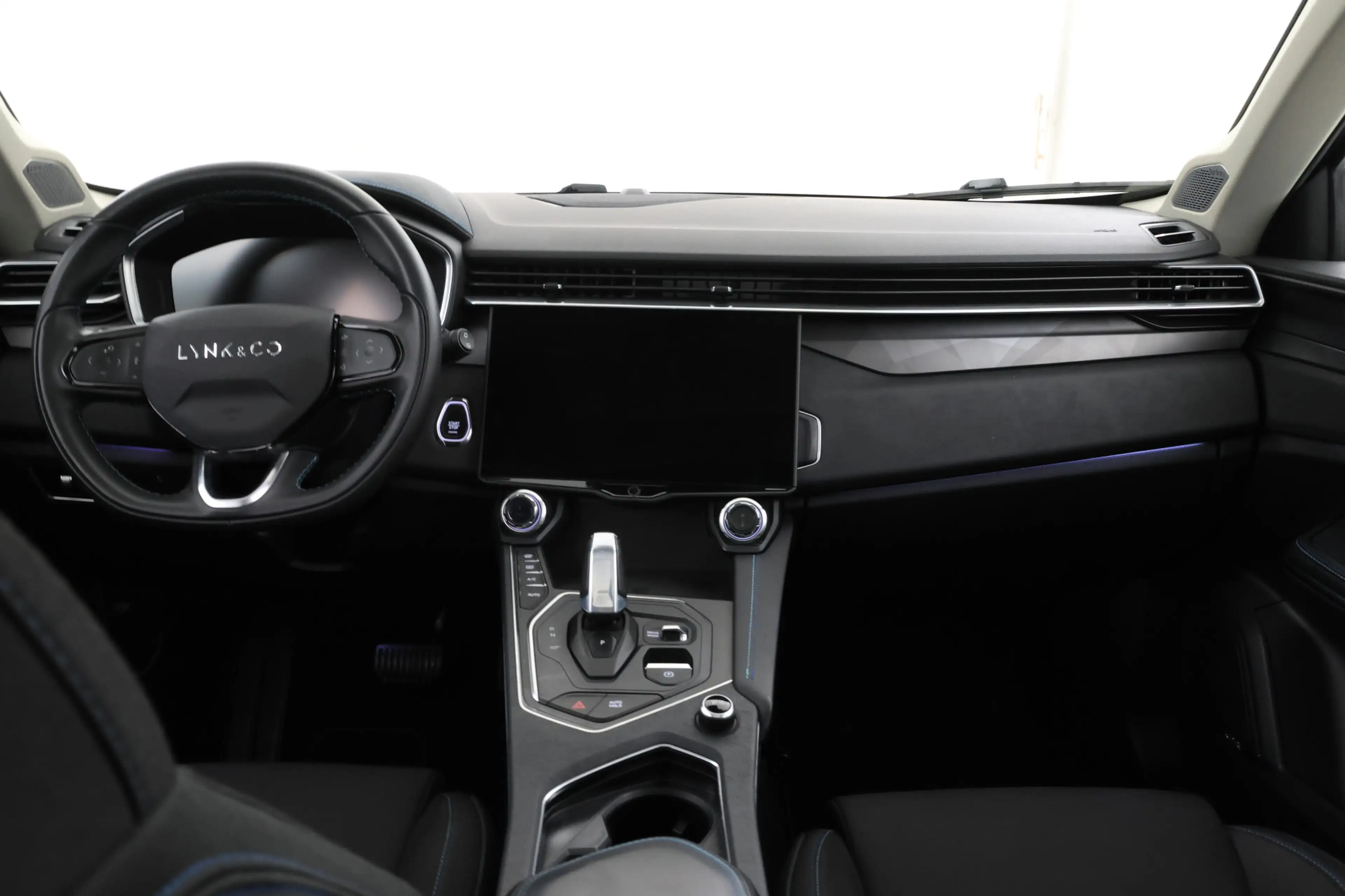 Lynk & Co 01 1.5 Full black, Panorama, Applecarplay — photo 22