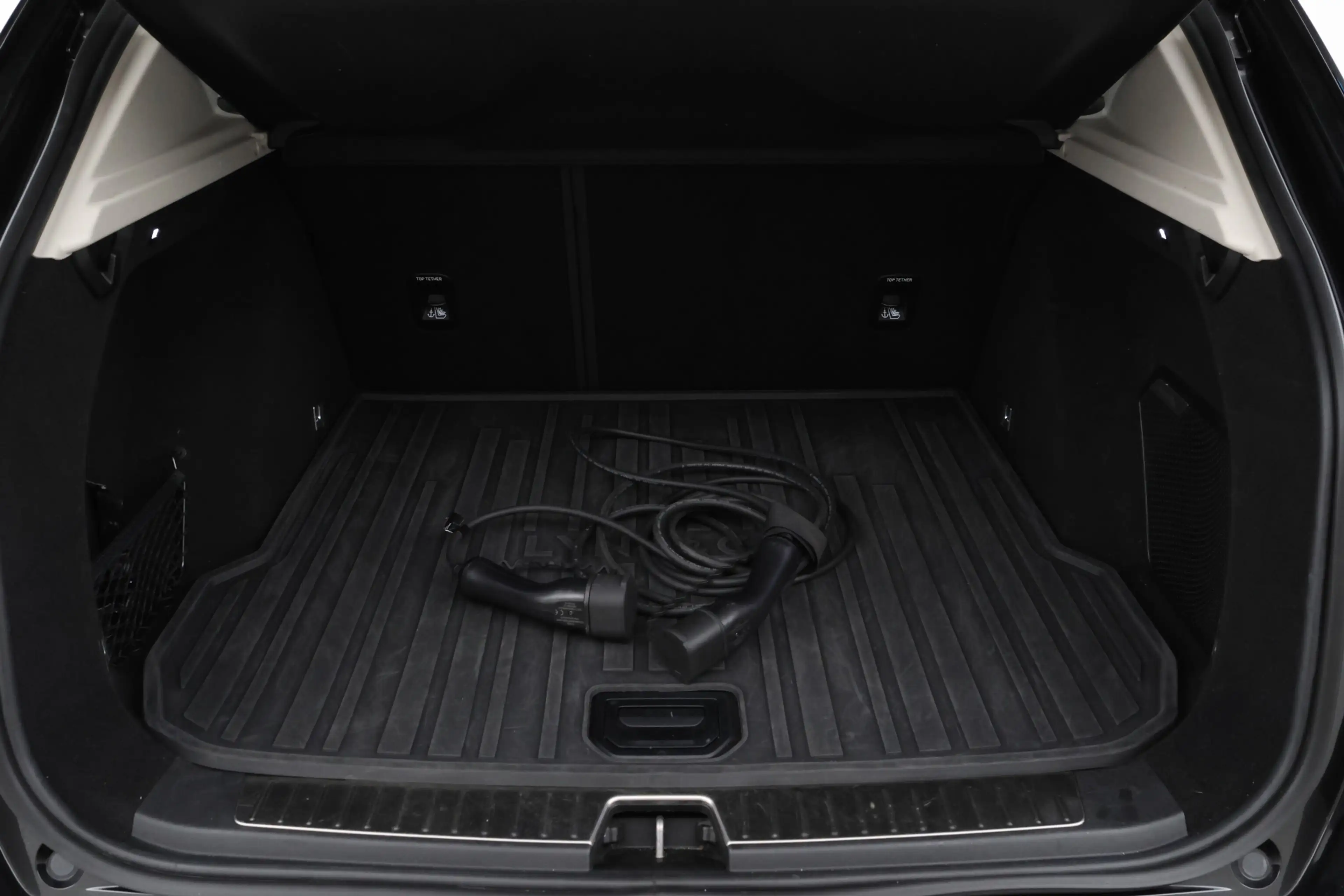 Lynk & Co 01 1.5 Full black, Panorama, Applecarplay — photo 17