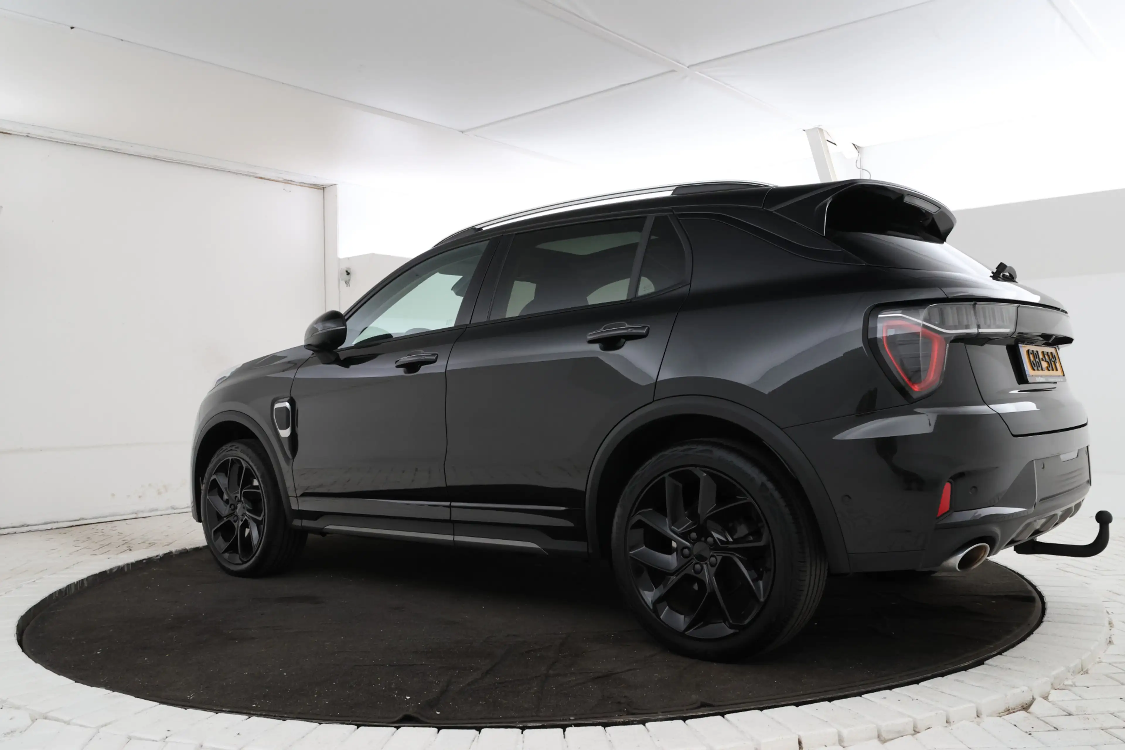 Lynk & Co 01 1.5 Full black, Panorama, Applecarplay — photo 3