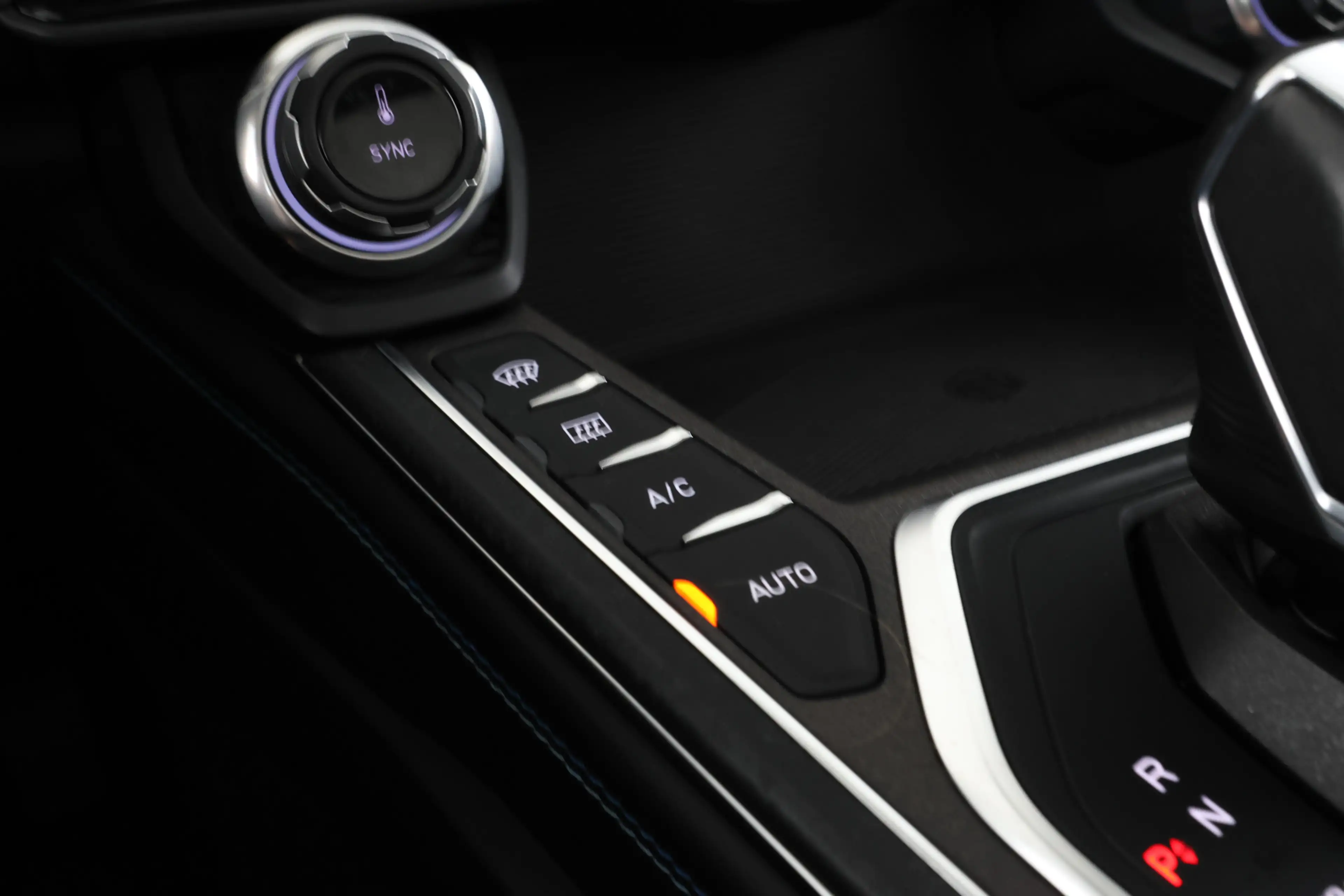 Lynk & Co 01 1.5 Full black, Panorama, Applecarplay — photo 30