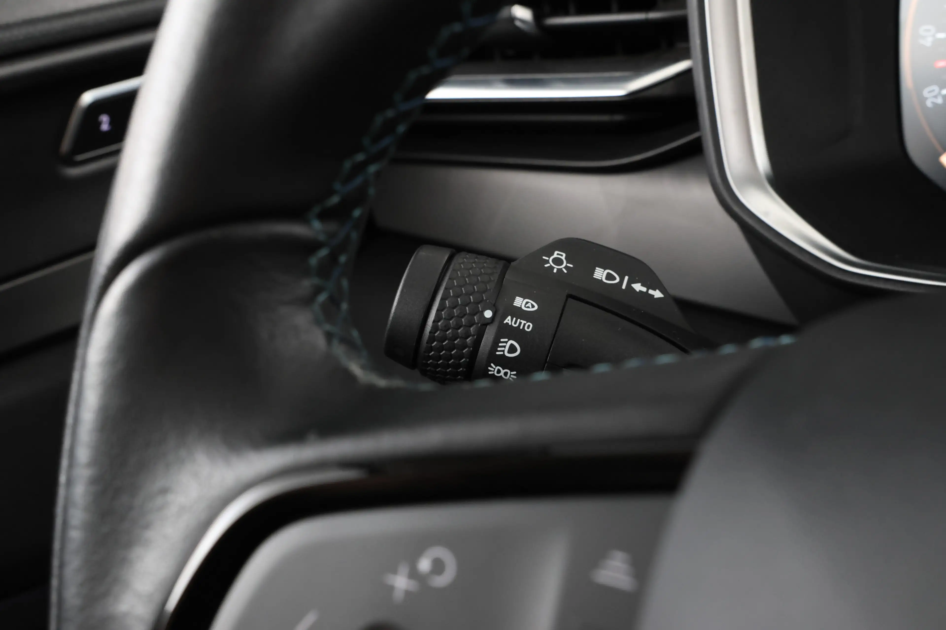 Lynk & Co 01 1.5 Full black, Panorama, Applecarplay — photo 37