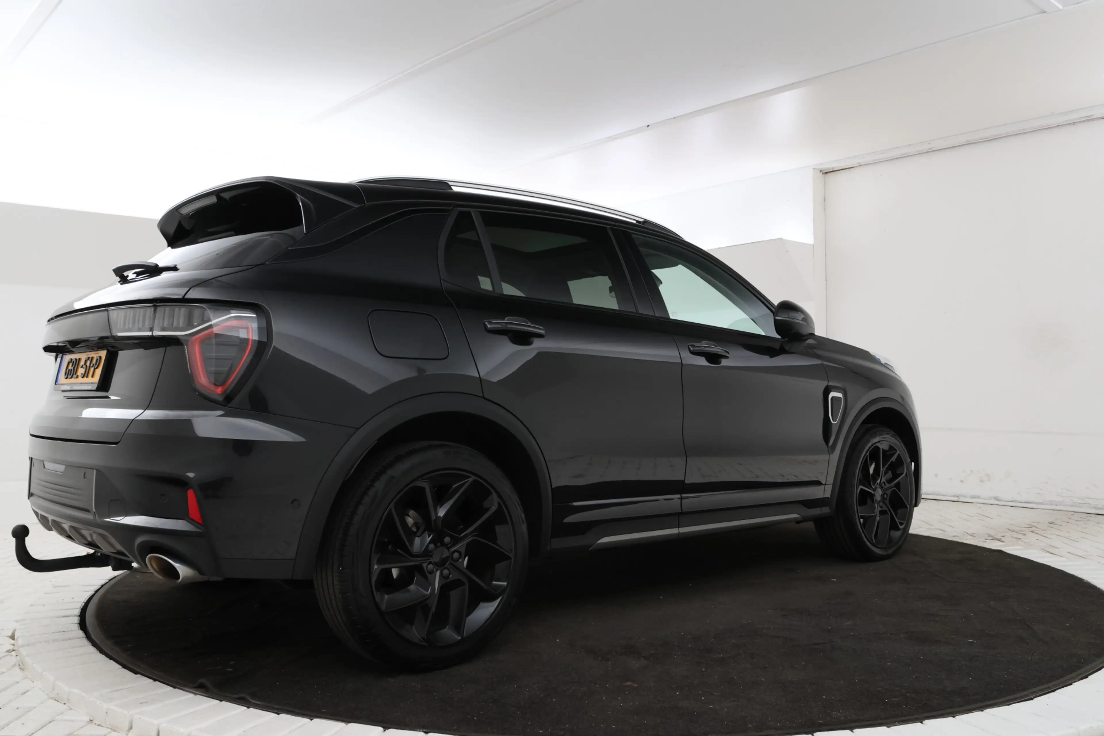 Lynk & Co 01 1.5 Full black, Panorama, Applecarplay — photo 2