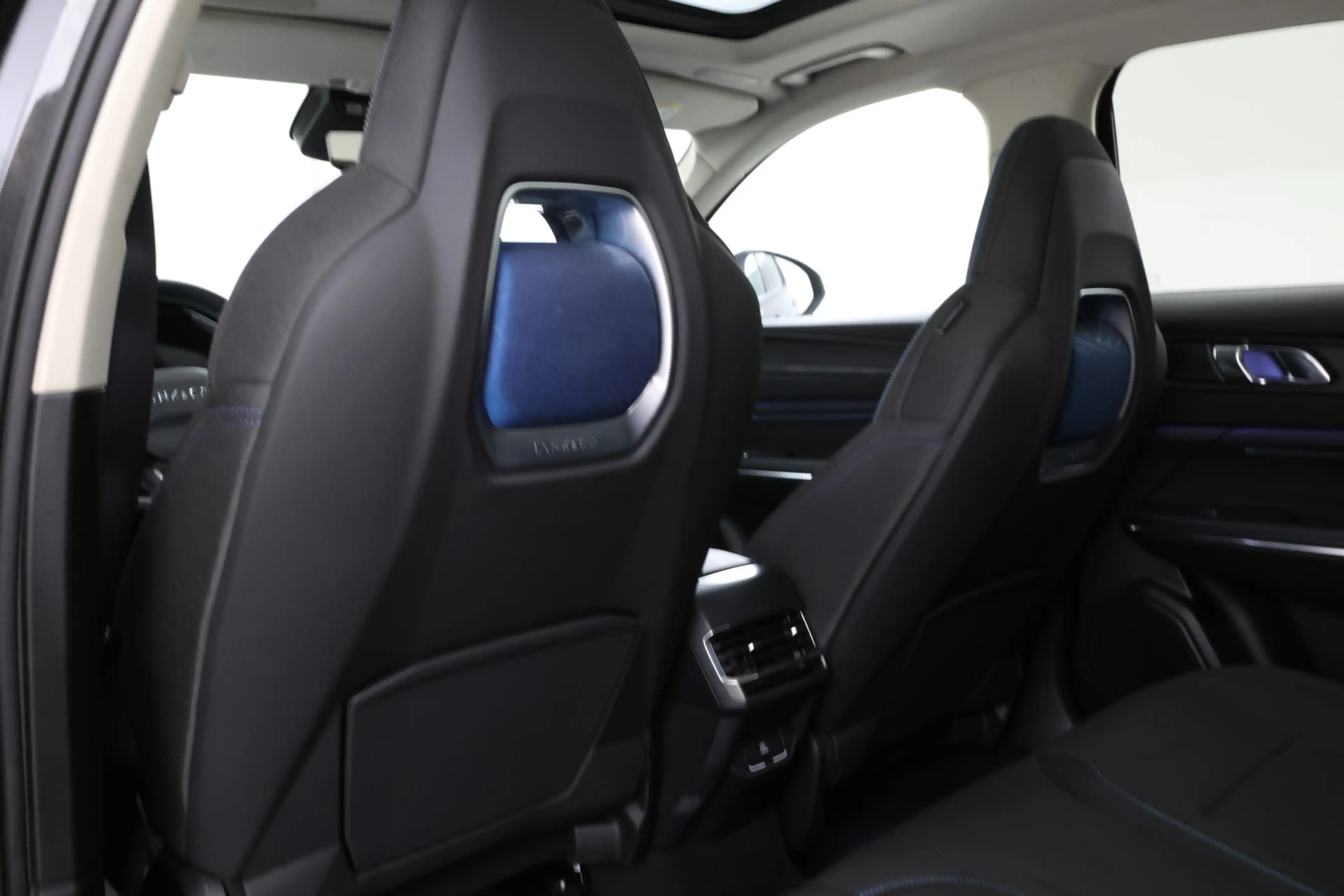 Lynk & Co 01 1.5 Full black, Panorama, Applecarplay — photo 20