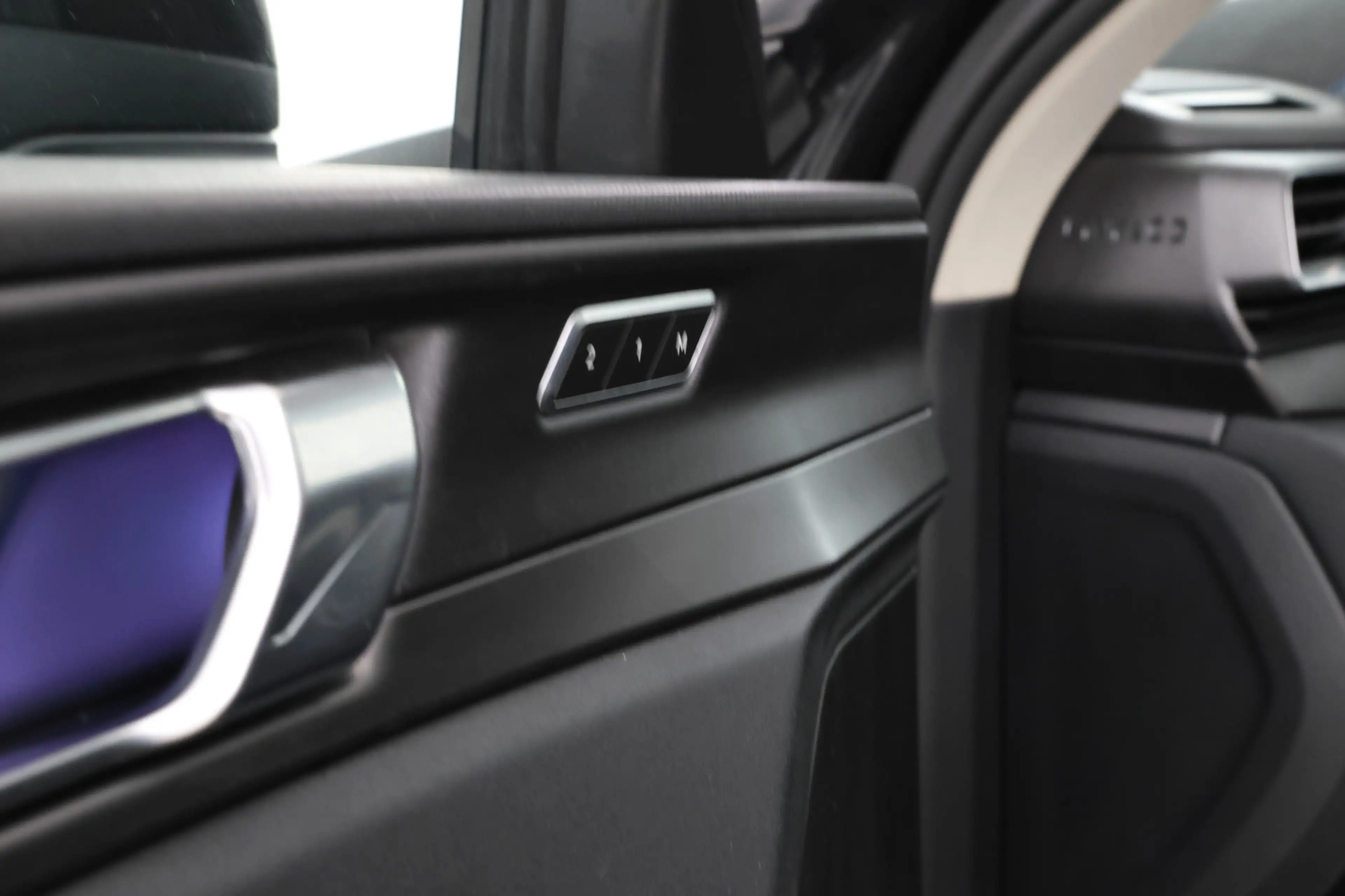 Lynk & Co 01 1.5 Full black, Panorama, Applecarplay — photo 25