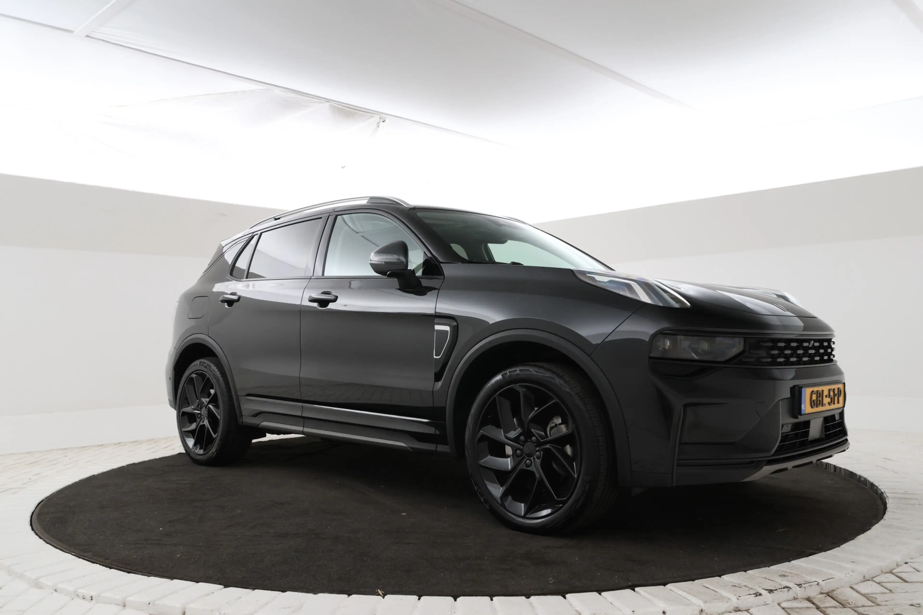 Lynk & Co 01 1.5 Full black, Panorama, Applecarplay — photo 4