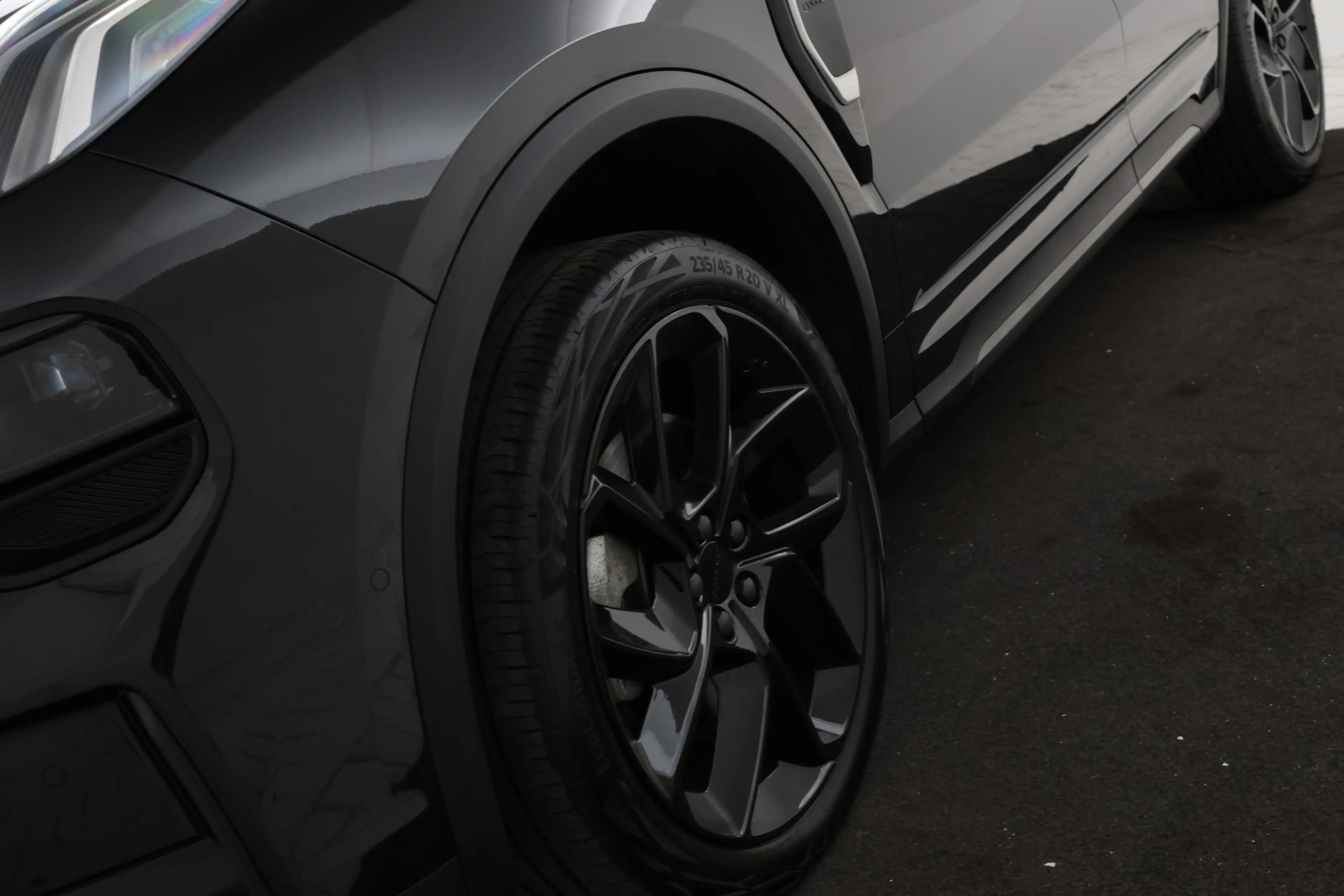 Lynk & Co 01 1.5 Full black, Panorama, Applecarplay — photo 6