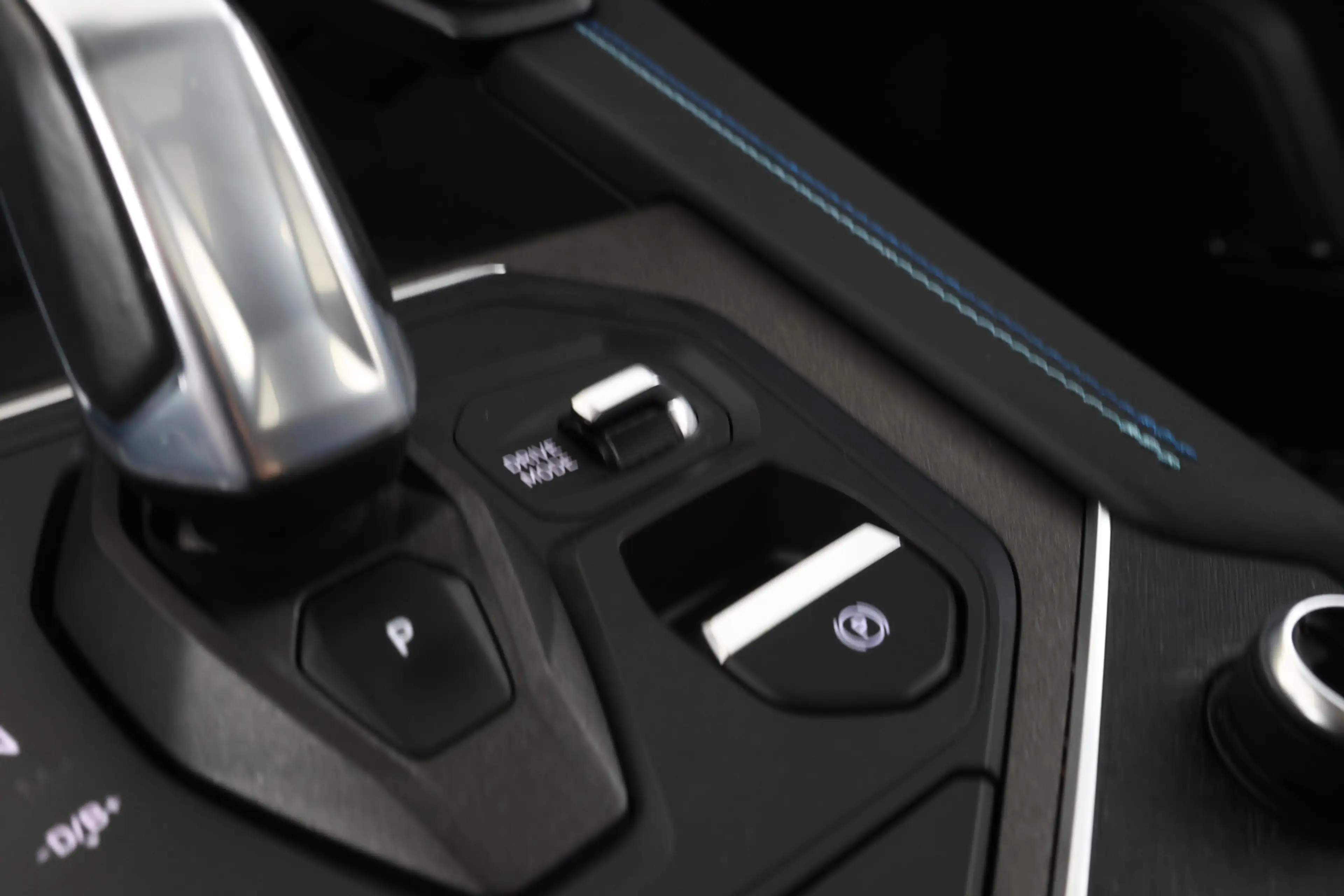 Lynk & Co 01 1.5 Full black, Panorama, Applecarplay — photo 31