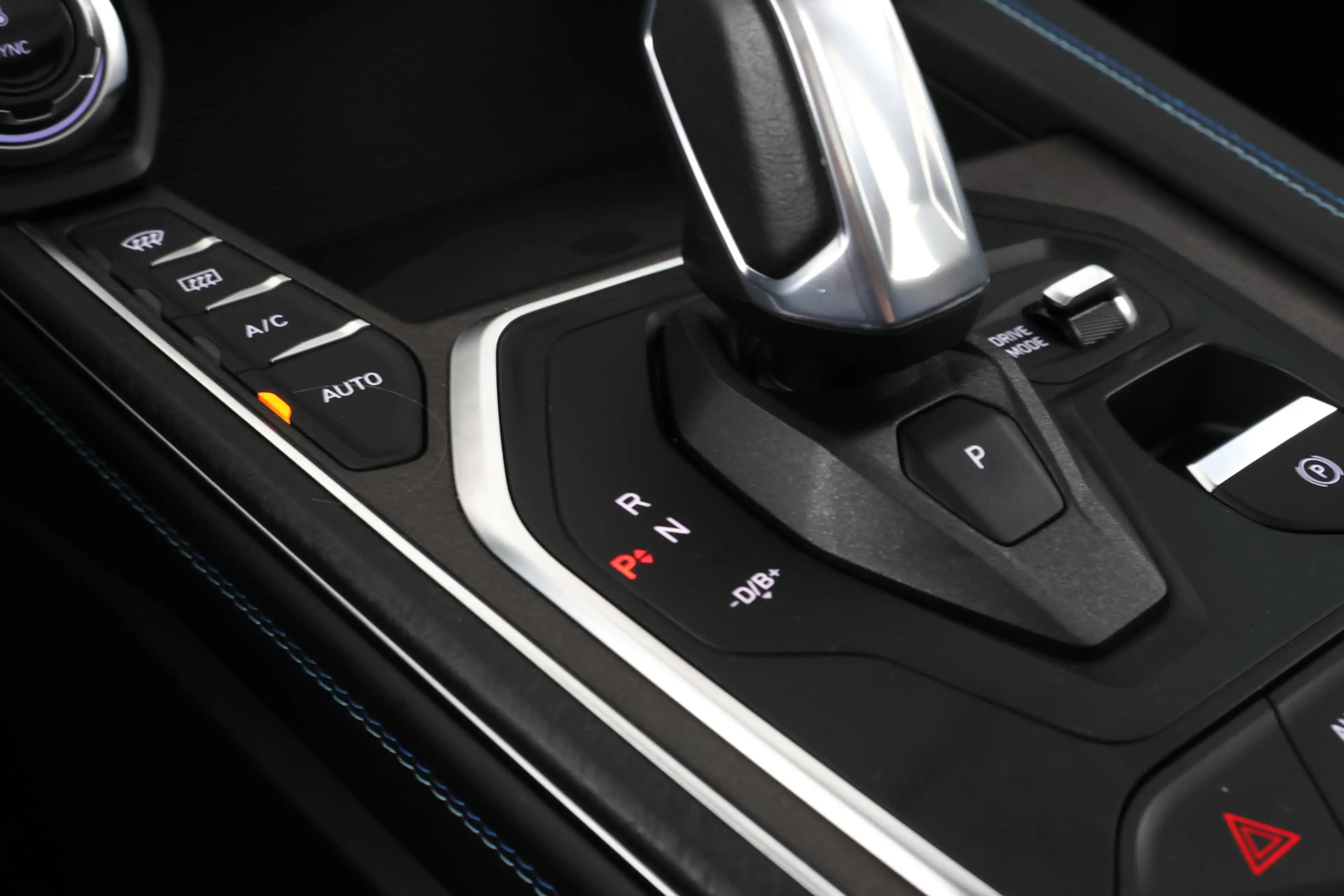 Lynk & Co 01 1.5 Full black, Panorama, Applecarplay — photo 29