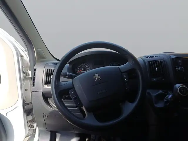 Peugeot Boxer view 13