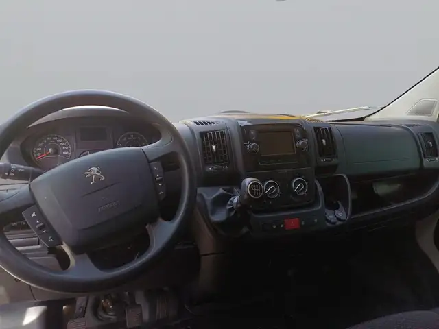 Peugeot Boxer view 10