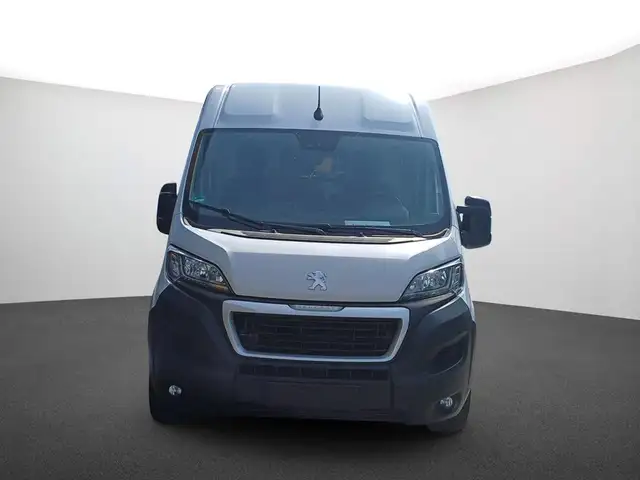 Peugeot Boxer view 2