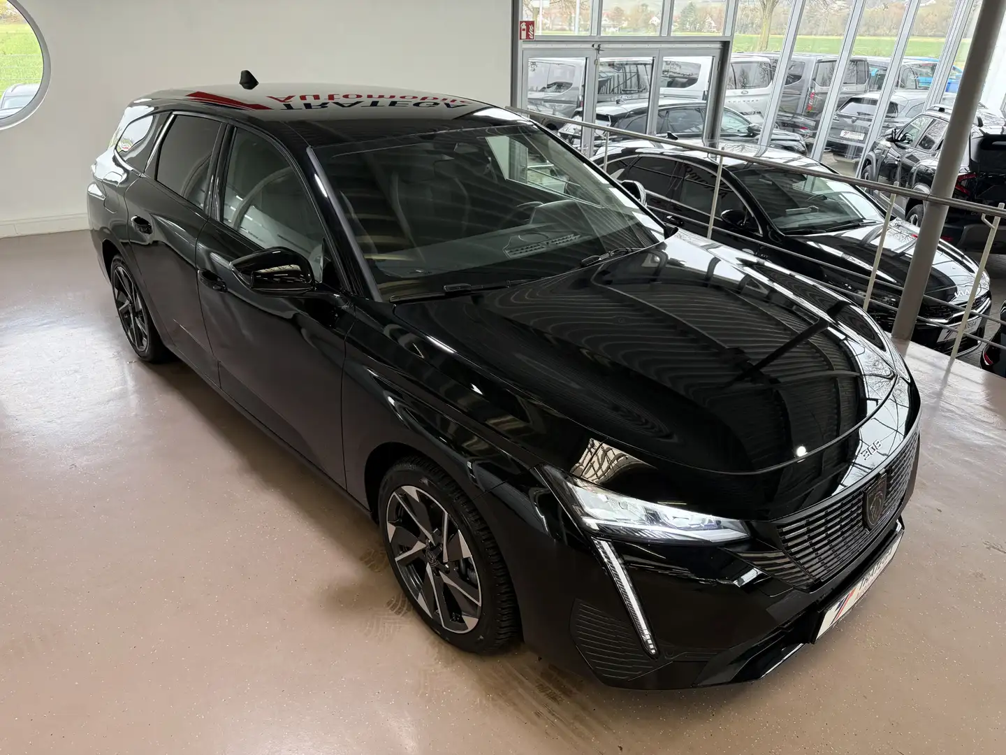 Peugeot 308 SW Hybrid 145 e-DSC6 Allure ACC TW 360° AHK Schwarz - 2