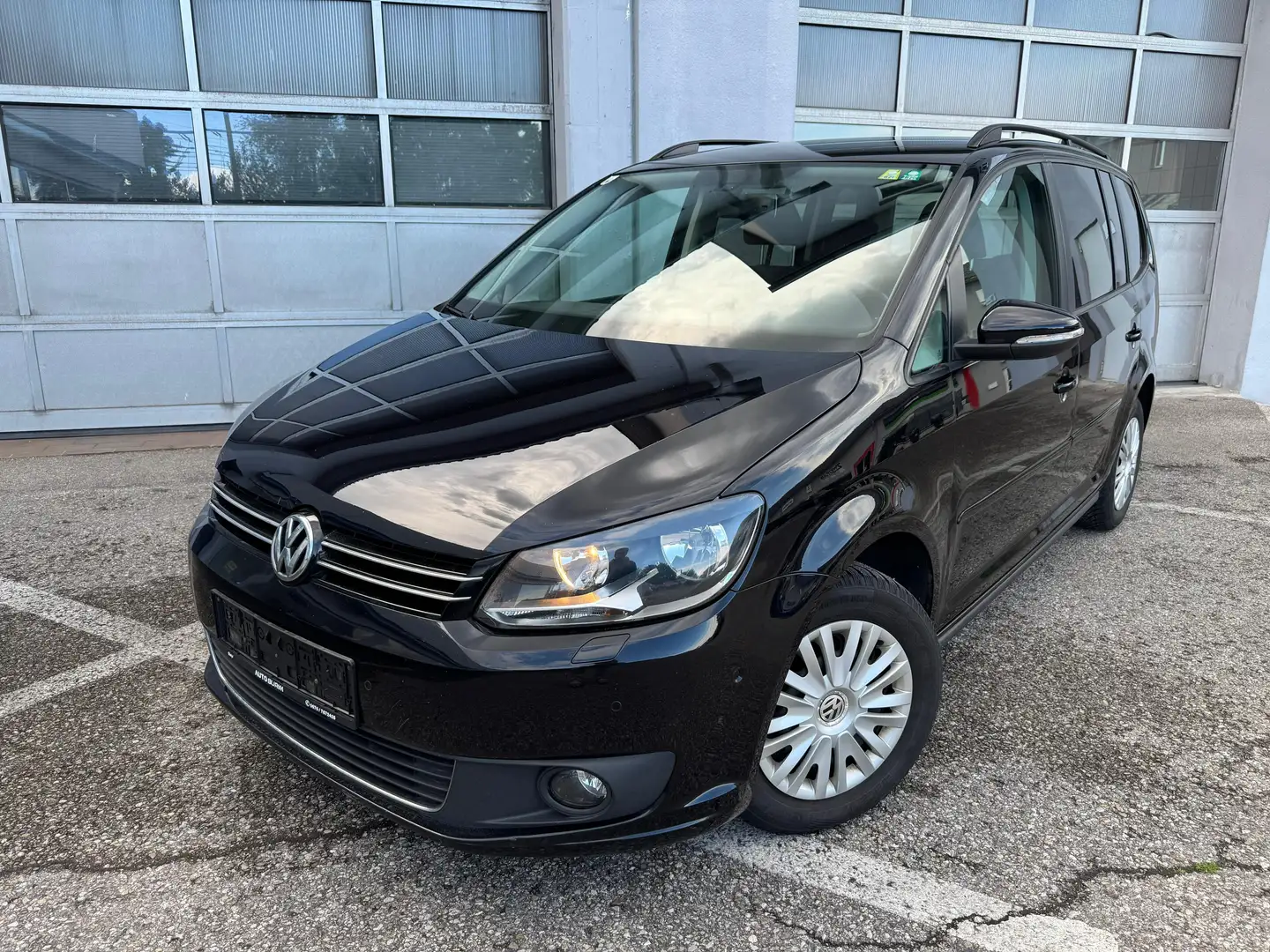 Volkswagen Touran TDI Comfortline ÖAMTC PICKERL:07/2027 Schwarz - 1