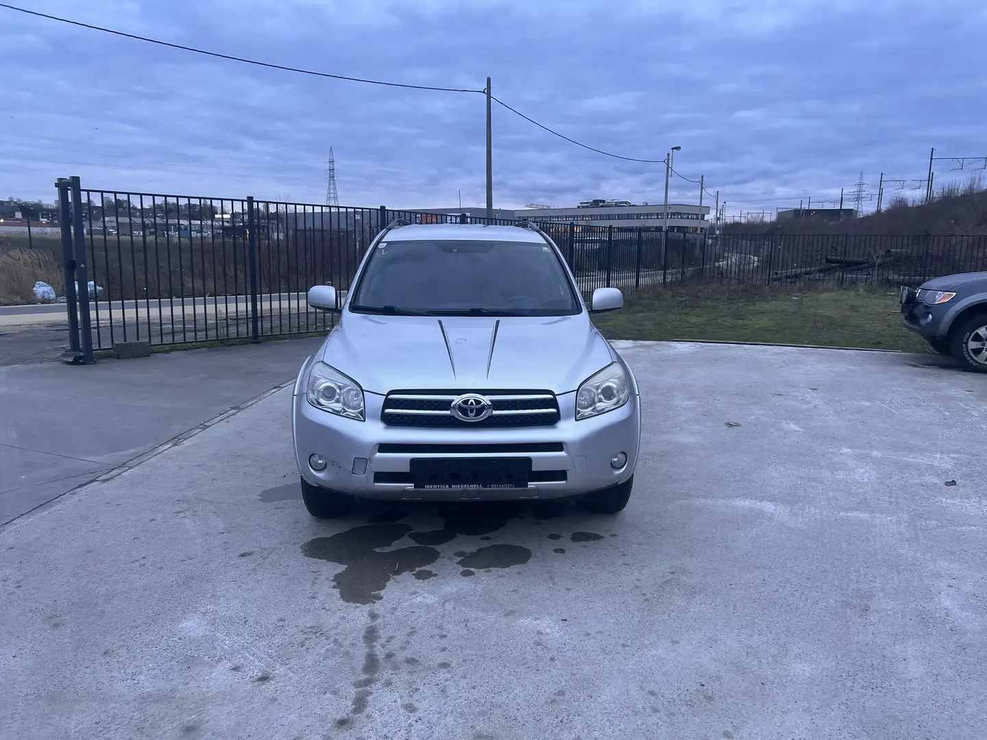 Toyota RAV 4 RAV4 2.0 VVT-i 152 VXE UNIQUEMENT EXPORT Silber - 1