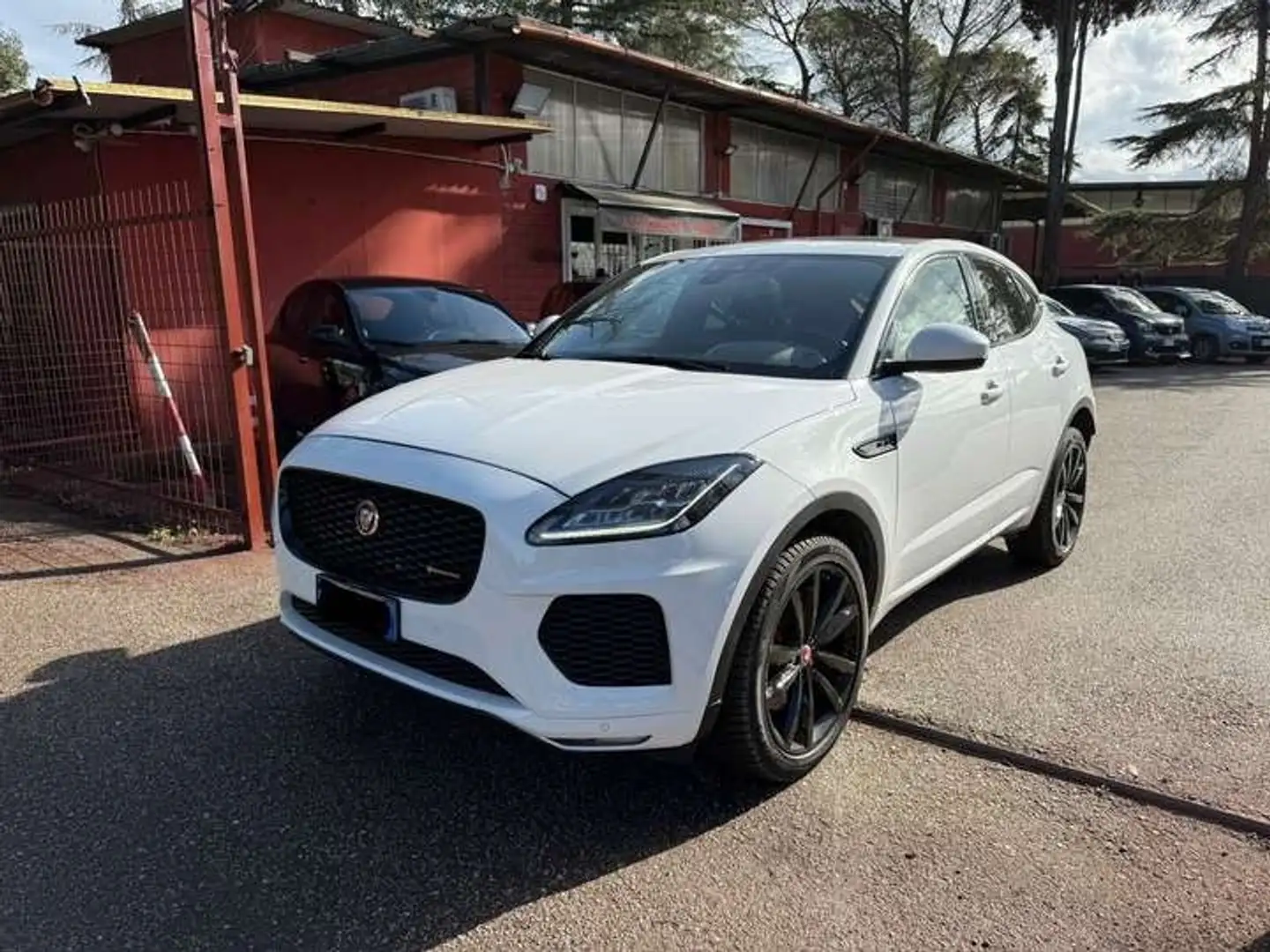 Jaguar E-Pace 2.0D 150 CV R-Dynamic Bianco - 2