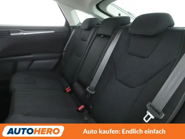 Ford Mondeo view 14