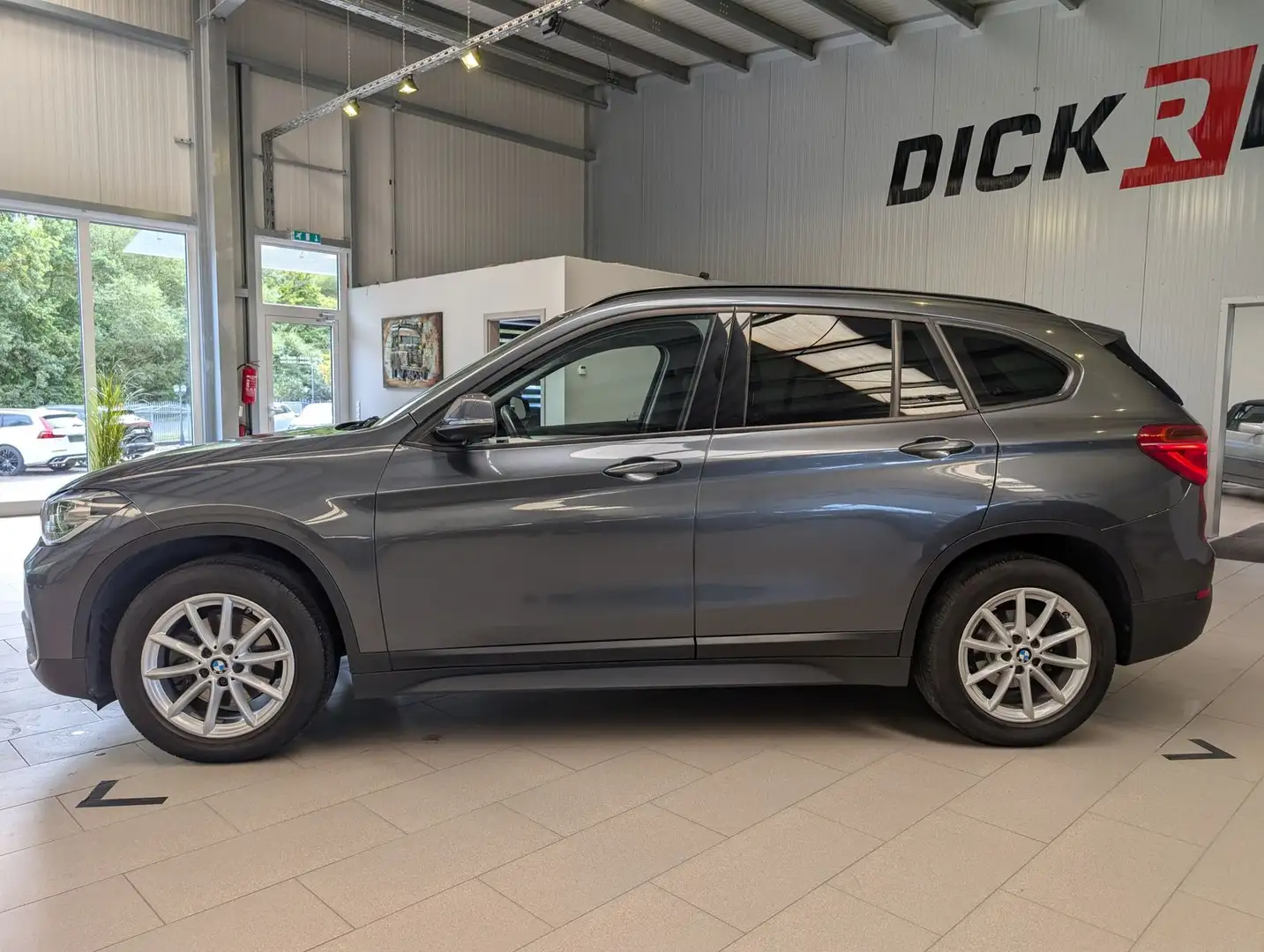 BMW X1 18i sDrive Advant LED Klima PDC Navi SHz Grau - 2
