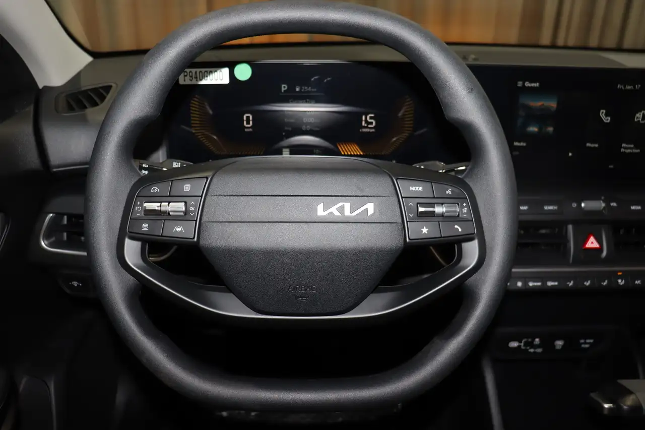Kia K4 снимка Kia K4