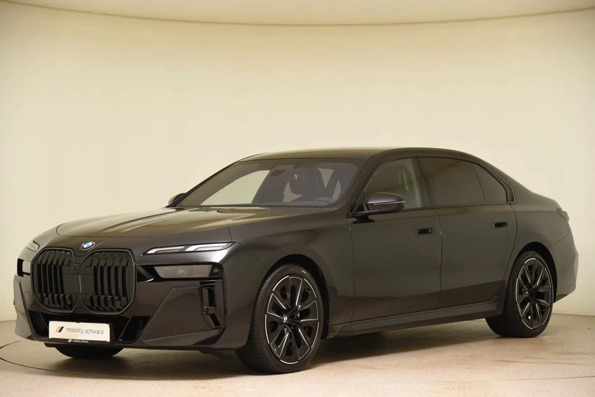 BMW 7 Series 740d 2026 건메탈 사진 1
