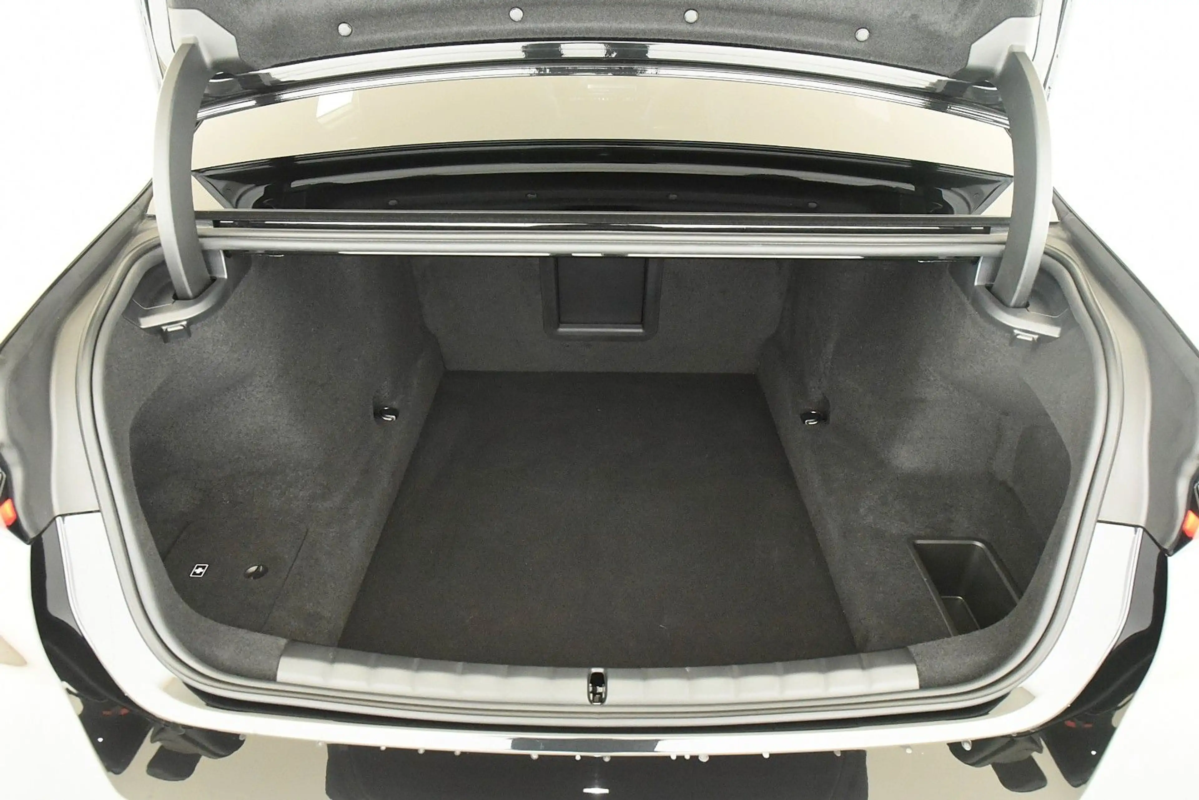 BMW 740 d xDrive M Sport Pro StandHzg LED ACC AHK DAB — photo 7