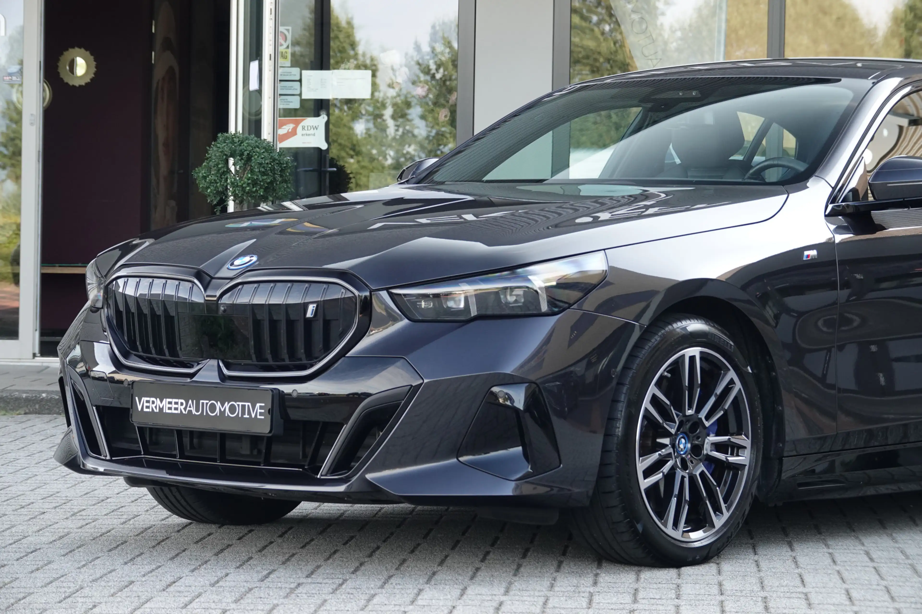 BMW i5 eDrive40 84 kWh | M Sport Pro | BTW | Leder | Blac — photo 2