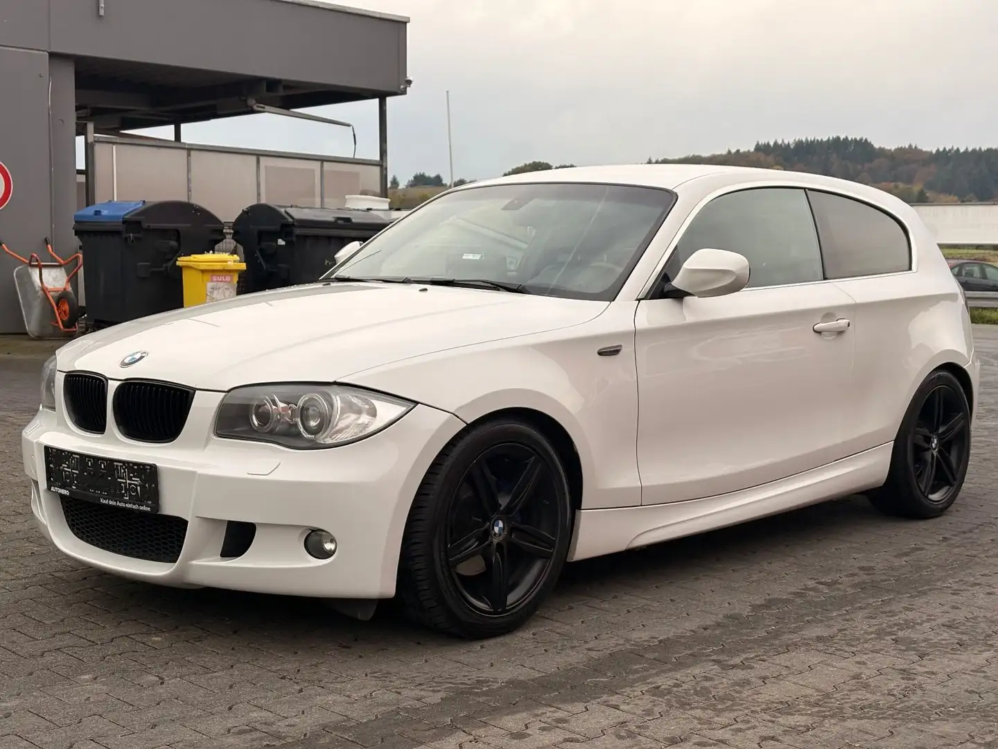 BMW 120 i M Navi CarPlay AUTOMATIK Leder 1Hand Blanc - 1