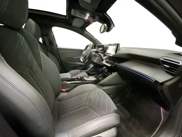Peugeot 208 view 10